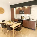 Beautiful 2 Bedroom With A View Апартаменти Антіб