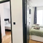 Beautiful 2 Bedroom With A View * Антіб