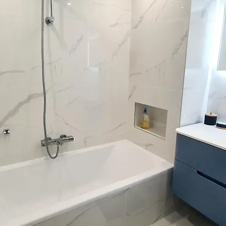 Beautiful 2 Bedroom With A View Antibes