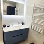 Beautiful 2 Bedroom With A View