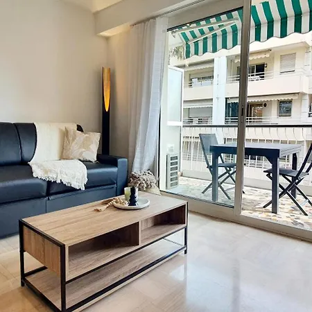 Beautiful 2 Bedroom With A View Apartment