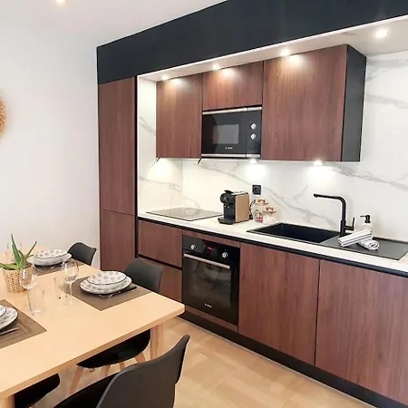 Apartment Beautiful 2 Bedroom With A View