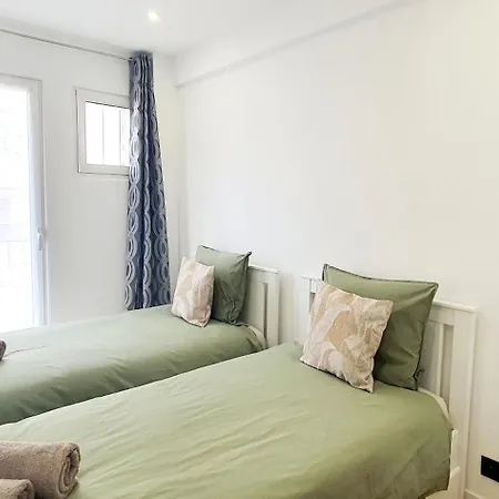 Beautiful 2 Bedroom With A View *